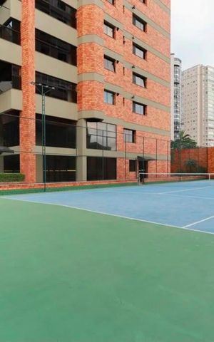 Apartamento à venda com 252m², 4 quartos e 4 vagas Apartamento à venda com 252m², 4 quartos e 4 vagasÁrea externa