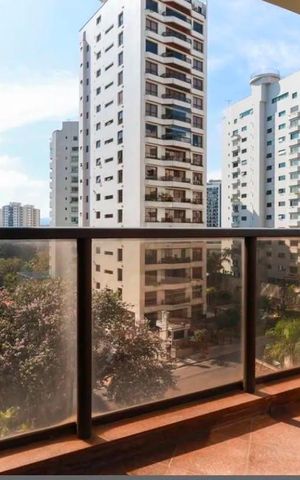 Apartamento à venda com 252m², 4 quartos e 4 vagas Apartamento à venda com 252m², 4 quartos e 4 vagasVaranda