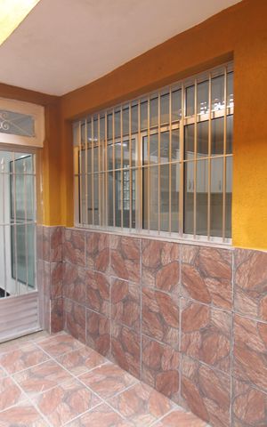 Casa à venda com 250m², 3 quartos e 2 vagasÁrea de Serviço