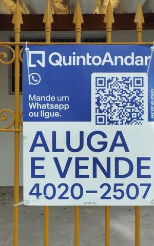 Casa à venda com 250m², 3 quartos e 2 vagas Casa à venda com 250m², 3 quartos e 2 vagasFachada