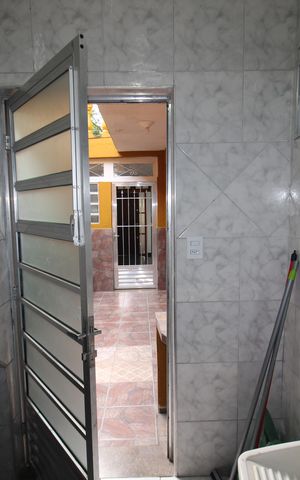 Casa à venda com 250m², 3 quartos e 2 vagasÁrea de Serviço