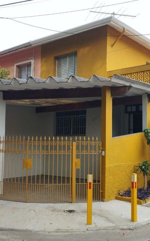 Casa à venda com 250m², 3 quartos e 2 vagas Casa à venda com 250m², 3 quartos e 2 vagasFachada