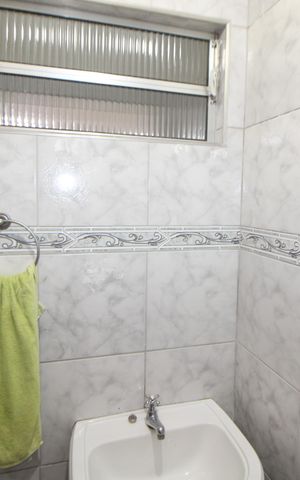 Casa à venda com 250m², 3 quartos e 2 vagasBanheiro 2