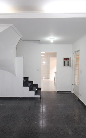 Casa à venda com 250m², 3 quartos e 2 vagasSala