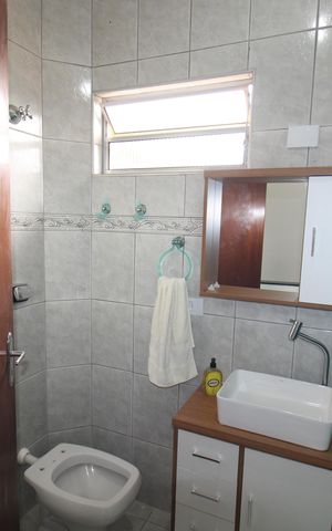 Casa à venda com 250m², 3 quartos e 2 vagasBanheiro 2