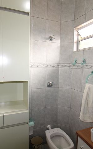 Casa à venda com 250m², 3 quartos e 2 vagasBanheiro 2