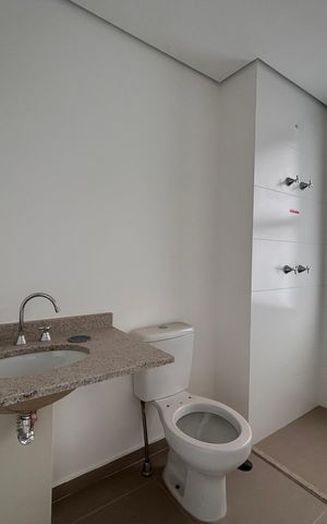 Apartamento à venda com 69m², 2 quartos e 1 vaga Apartamento à venda com 69m², 2 quartos e 1 vagaBanheiro da Suíte 1