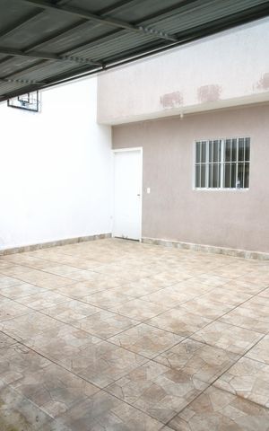 Casa à venda com 140m², 2 quartos e 3 vagas Casa à venda com 140m², 2 quartos e 3 vagasGaragem
