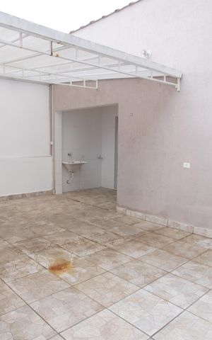 Casa à venda com 140m², 2 quartos e 3 vagas Casa à venda com 140m², 2 quartos e 3 vagasQuintal