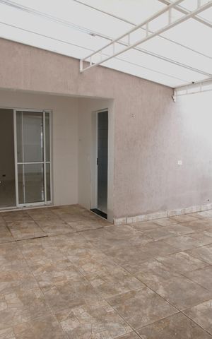 Casa à venda com 140m², 2 quartos e 3 vagas Casa à venda com 140m², 2 quartos e 3 vagasQuintal