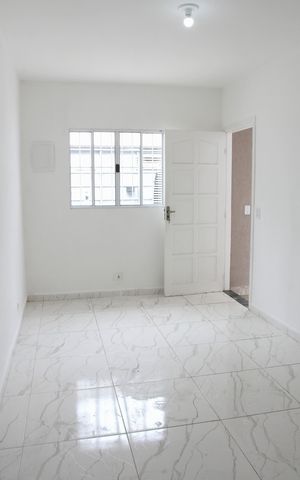 Casa à venda com 140m², 2 quartos e 3 vagas Casa à venda com 140m², 2 quartos e 3 vagasSala