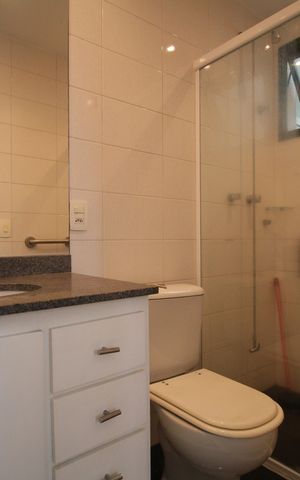 Apartamento à venda com 74m², 2 quartos e 2 vagasBanheiro da Suíte