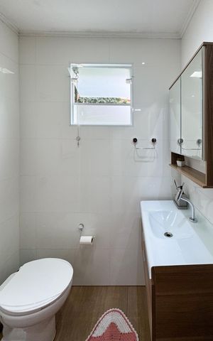 Casa à venda com 57m², 2 quartos e 1 vaga Casa à venda com 57m², 2 quartos e 1 vagaBanheiro Social