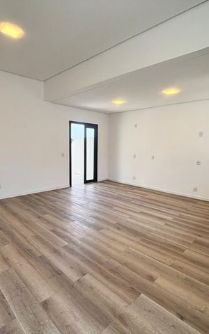 Casa à venda com 84m², 3 quartos e 2 vagas