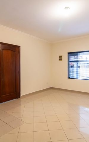 Casa para alugar com 290m², 3 quartos e 5 vagas Casa para alugar com 290m², 3 quartos e 5 vagasSala