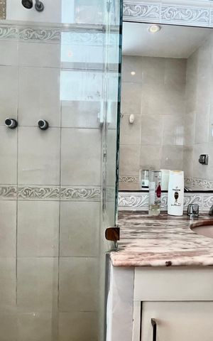 Apartamento para alugar com 135m², 3 quartos e 1 vaga Apartamento para alugar com 135m², 3 quartos e 1 vagaBanheiro da Suíte