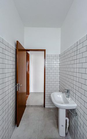 Casa para alugar com 100m², 3 quartos e 2 vagasBanheiro