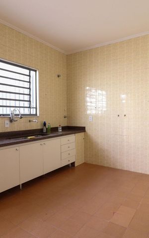 Casa para alugar com 200m², 3 quartos e 2 vagas
