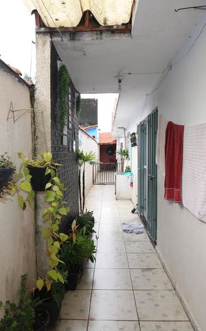 Casa à venda com 62m², 3 quartos e 2 vagasCorredor lateral