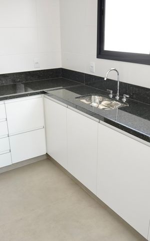 Apartamento à venda com 158m², 3 quartos e 4 vagas Apartamento à venda com 158m², 3 quartos e 4 vagasCozinha e Área de Serviço