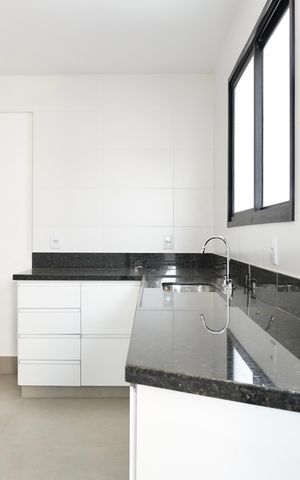 Apartamento à venda com 158m², 3 quartos e 4 vagas Apartamento à venda com 158m², 3 quartos e 4 vagasCozinha e Área de Serviço