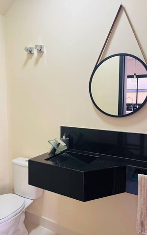 Casa de condomínio à venda com 312m², 5 quartos e 4 vagas Casa de condomínio à venda com 312m², 5 quartos e 4 vagasBanheiro
