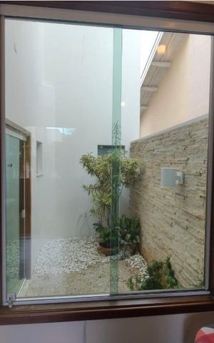 Casa de condomínio à venda com 312m², 5 quartos e 4 vagas Casa de condomínio à venda com 312m², 5 quartos e 4 vagasÁrea externa