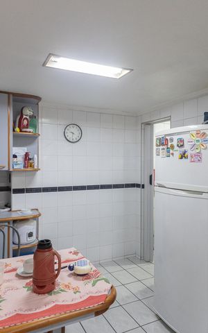 Casa à venda com 237m², 6 quartos e 1 vaga Casa à venda com 237m², 6 quartos e 1 vagaCozinha