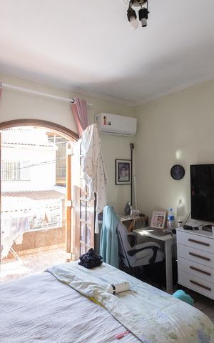 Casa à venda com 237m², 6 quartos e 1 vaga Casa à venda com 237m², 6 quartos e 1 vagaQuarto
