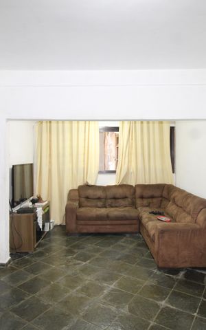 Casa à venda com 180m², 5 quartos e 2 vagasSala