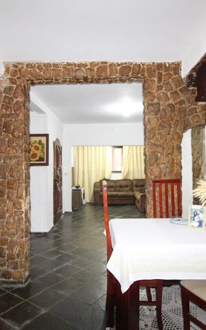 Casa à venda com 180m², 5 quartos e 2 vagasSala