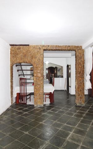 Casa à venda com 180m², 5 quartos e 2 vagasSala
