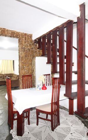 Casa à venda com 180m², 5 quartos e 2 vagasSala