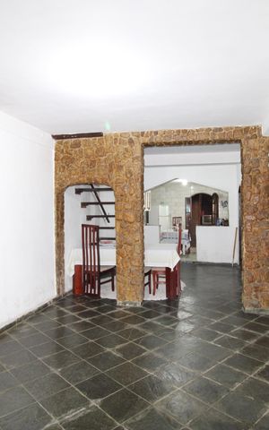 Casa à venda com 180m², 5 quartos e 2 vagasSala