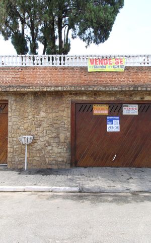 Casa à venda com 180m², 5 quartos e 2 vagasFachada