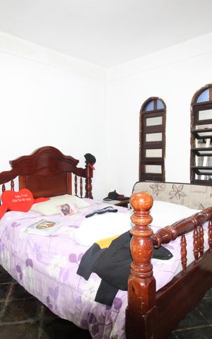 Casa à venda com 180m², 5 quartos e 2 vagasSala