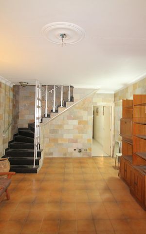 Casa à venda com 162m², 2 quartos e 1 vagaSala