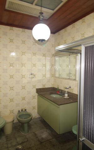 Casa à venda com 162m², 2 quartos e 1 vagaBanheiro