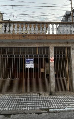 Casa para alugar com 130m², 3 quartos e 2 vagas Casa para alugar com 130m², 3 quartos e 2 vagasFachada