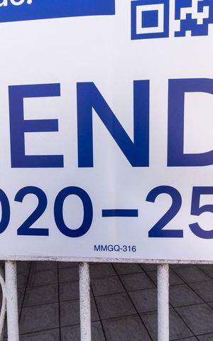 Casa à venda com 224m², 4 quartos e 2 vagas Casa à venda com 224m², 4 quartos e 2 vagasPlaca instalada