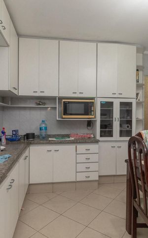 Casa à venda com 224m², 4 quartos e 2 vagas Casa à venda com 224m², 4 quartos e 2 vagasCozinha