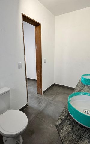Casa de condomínio para alugar com 239m², 3 quartos e 2 vagas Casa de condomínio para alugar com 239m², 3 quartos e 2 vagasBanheiro da Suíte 1