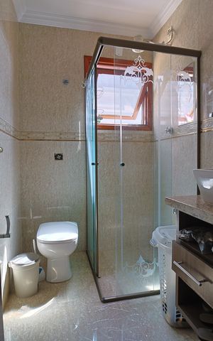 Casa à venda com 241m², 5 quartos e 6 vagasBanheiro Social