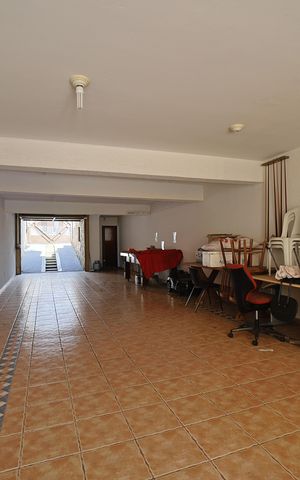 Casa à venda com 241m², 5 quartos e 6 vagasGaragem