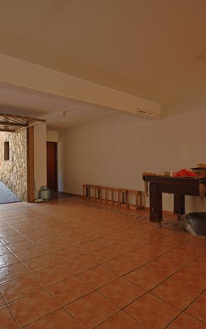Casa à venda com 241m², 5 quartos e 6 vagasGaragem
