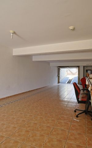 Casa à venda com 241m², 5 quartos e 6 vagasGaragem