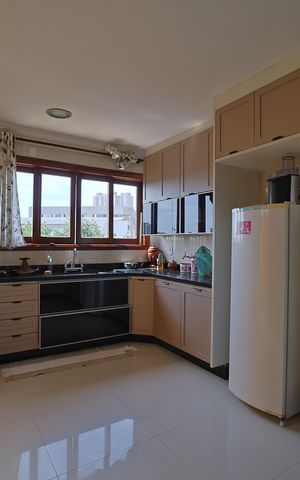 Casa à venda com 241m², 5 quartos e 6 vagasCozinha
