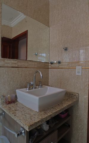 Casa à venda com 241m², 5 quartos e 6 vagasBanheiro Social