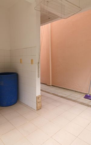 Casa de condomínio para alugar com 371m², 4 quartos e 4 vagasÁrea de Serviço