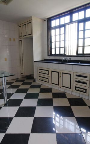 Casa de condomínio para alugar com 371m², 4 quartos e 4 vagasCozinha